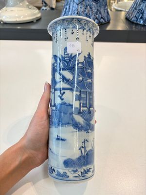 A Chinese blue and white garniture of five vases with landscape design, 19th C. — photo 8