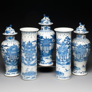 A Chinese blue and white garniture of five vases with landscape design, 19th C. — photo 1