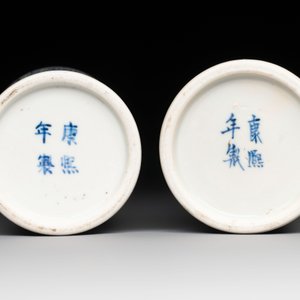 A Chinese blue and white garniture of five vases with landscape design, 19th C. — photo 13