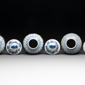 A Chinese blue and white garniture of five vases with landscape design, 19th C. — photo 6