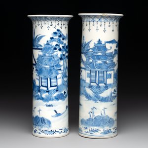 A Chinese blue and white garniture of five vases with landscape design, 19th C. — photo 8