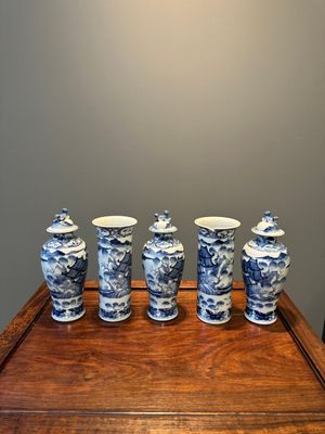 A Chinese blue and white garniture of five vases with landscape design, 19th C. — 照片 4