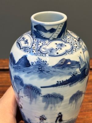 A Chinese blue and white garniture of five vases with landscape design, 19th C. — 照片 45