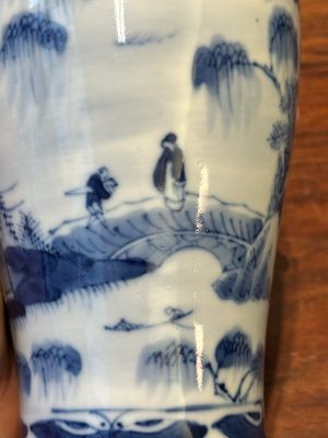 A Chinese blue and white garniture of five vases with landscape design, 19th C. — 照片 9