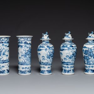 A Chinese blue and white garniture of five vases with landscape design, 19th C. — 照片 2