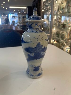 A Chinese blue and white garniture of five vases with river landscapes, 19th C. — photo 16