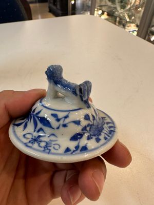 A Chinese blue and white garniture of five vases with river landscapes, 19th C. — photo 18