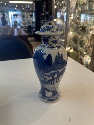 A Chinese blue and white garniture of five vases with river landscapes, 19th C. — photo 22