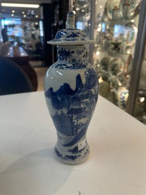 A Chinese blue and white garniture of five vases with river landscapes, 19th C. — photo 30