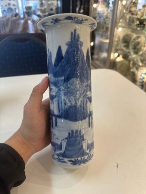 A Chinese blue and white garniture of five vases with river landscapes, 19th C. — photo 3