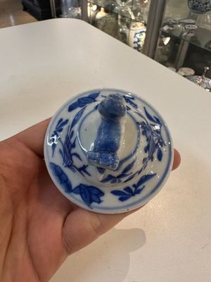 A Chinese blue and white garniture of five vases with river landscapes, 19th C. — photo 34