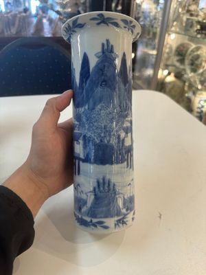 A Chinese blue and white garniture of five vases with river landscapes, 19th C. — photo 7