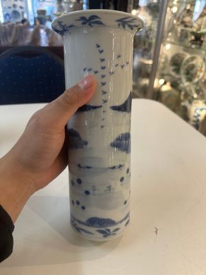 A Chinese blue and white garniture of five vases with river landscapes, 19th C. — photo 9