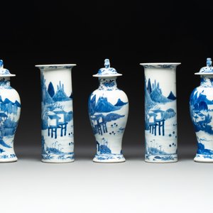 A Chinese blue and white garniture of five vases with river landscapes, 19th C. — photo 2