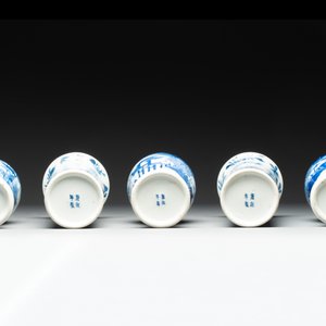 A Chinese blue and white garniture of five vases with river landscapes, 19th C. — photo 6