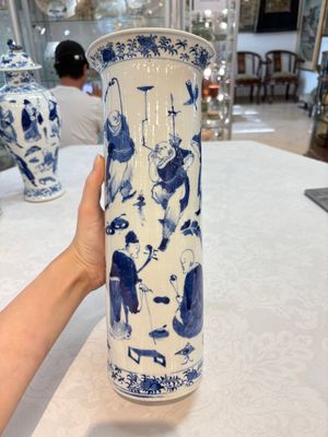 A Chinese blue and white garniture of four vases with figural design, Kangxi mark, 19th C. — photo 12