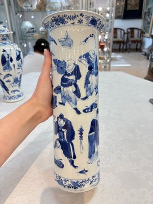 A Chinese blue and white garniture of four vases with figural design, Kangxi mark, 19th C. — photo 15