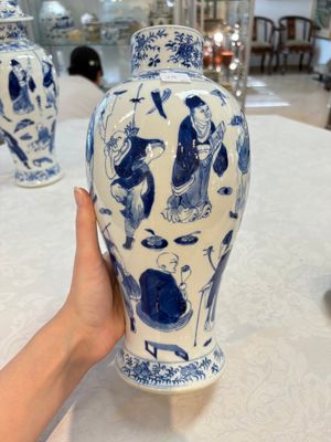 A Chinese blue and white garniture of four vases with figural design, Kangxi mark, 19th C. — photo 21