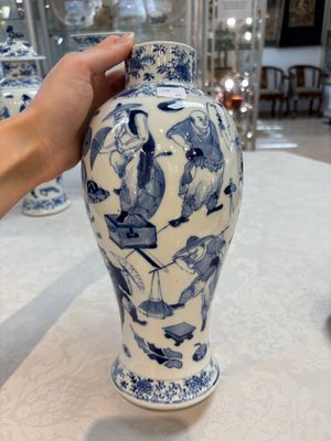 A Chinese blue and white garniture of four vases with figural design, Kangxi mark, 19th C. — photo 4