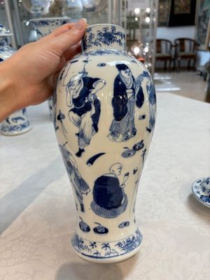 A Chinese blue and white garniture of four vases with figural design, Kangxi mark, 19th C. — photo 5