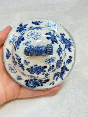 A Chinese blue and white garniture of four vases with figural design, Kangxi mark, 19th C. — photo 9