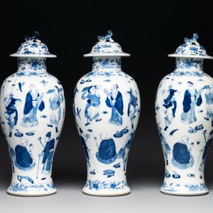 A Chinese blue and white garniture of four vases with figural design, Kangxi mark, 19th C. — photo 4