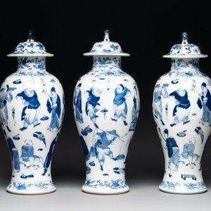 A Chinese blue and white garniture of four vases with figural design, Kangxi mark, 19th C. — photo 5