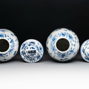 A Chinese blue and white garniture of four vases with figural design, Kangxi mark, 19th C. — photo 6