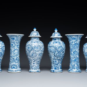 A Chinese blue and white garniture of six vases with floral design, Kangxi — photo 3