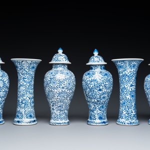 A Chinese blue and white garniture of six vases with floral design, Kangxi — photo 4