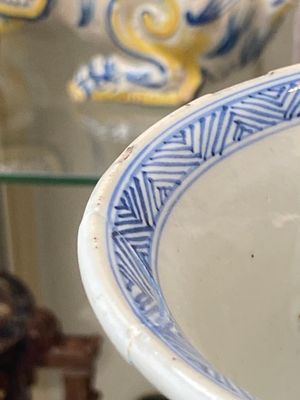 A Chinese blue and white garniture of three vases with floral and landscape design, Kangxi — photo 25