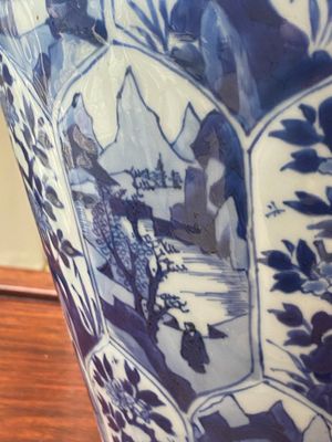 A Chinese blue and white garniture of three vases with floral and landscape design, Kangxi — photo 6
