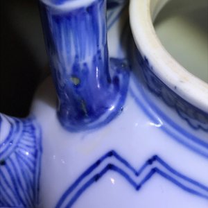 A Chinese blue and white gate-handled teapot and cover, Kangxi — photo 15