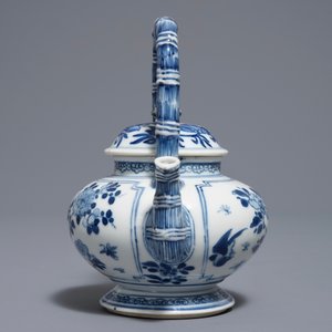 A Chinese blue and white gate-handled teapot and cover, Kangxi — photo 3