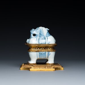A Chinese blue and white gilt bronze-mounted censer in the shape of a Luduan, Wanli — photo 2