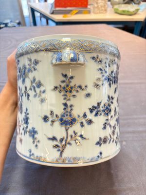 A Chinese blue and white gilt-decorated wine cooler, Qianlong — 照片 4