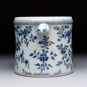 A Chinese blue and white gilt-decorated wine cooler, Qianlong — 照片 5