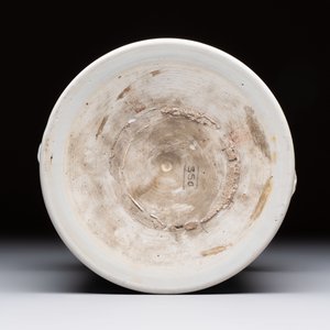 A Chinese blue and white gilt-decorated wine cooler, Qianlong — 照片 7