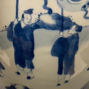 A Chinese blue and white ginger jar with figurative design, Kangxi — photo 11