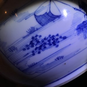 A Chinese blue and white globular bowl with figures in a landscape, Kangxi — 照片 13