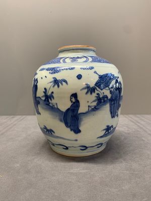 A Chinese blue and white globular vase with figures in a landscape, hare mark, Wanli — photo 2