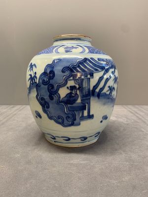 A Chinese blue and white globular vase with figures in a landscape, hare mark, Wanli — photo 4