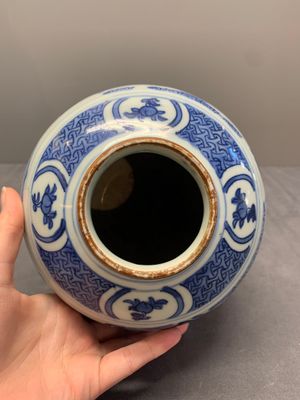 A Chinese blue and white globular vase with figures in a landscape, hare mark, Wanli — photo 5