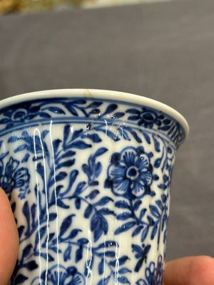 A Chinese blue and white goblet, a silver-mounted salt and a vase, Kangxi — photo 15