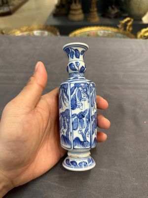 A Chinese blue and white goblet, a silver-mounted salt and a vase, Kangxi — photo 7