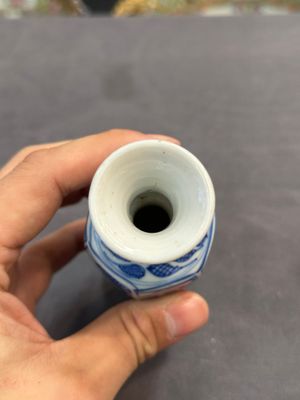 A Chinese blue and white goblet, a silver-mounted salt and a vase, Kangxi — photo 9