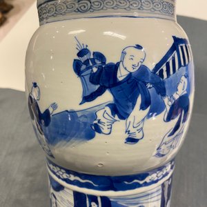 A Chinese blue and white 'gu' vase with figurative design, Kangxi — photo 14