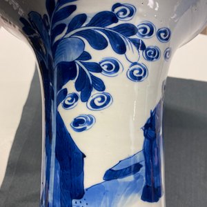 A Chinese blue and white 'gu' vase with figurative design, Kangxi — photo 16