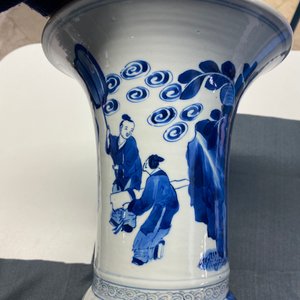 A Chinese blue and white 'gu' vase with figurative design, Kangxi — photo 7