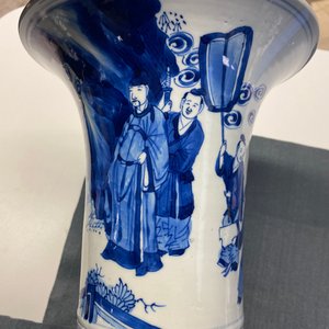 A Chinese blue and white 'gu' vase with figurative design, Kangxi — photo 10